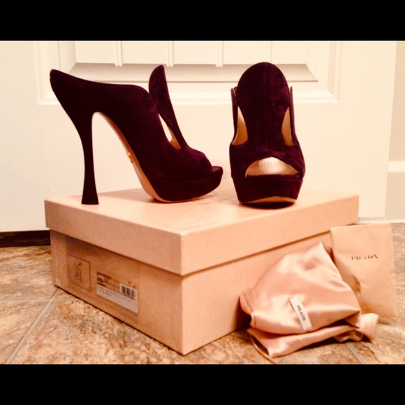 NIB Prada Suede Deep Purple Heels Sz 39 - Picture 4 of 7
